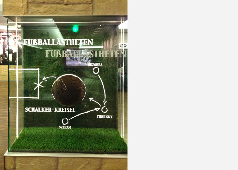 Stracke_Deco_Kulisse_Event_Dekoration_Fussball_Schalker_Kreisel_Vitrinendekoration.JPG