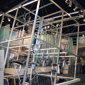 Stracke_Deco_ERNST_Messestand_Schalldaempfer_Automechanica.jpg