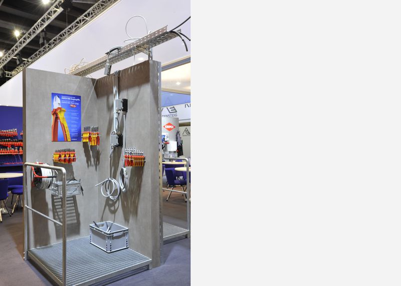 Stracke_Deco_Messe_Dekoration_Practical_World_Knipex_Messestand_VDE_Zangen.JPG