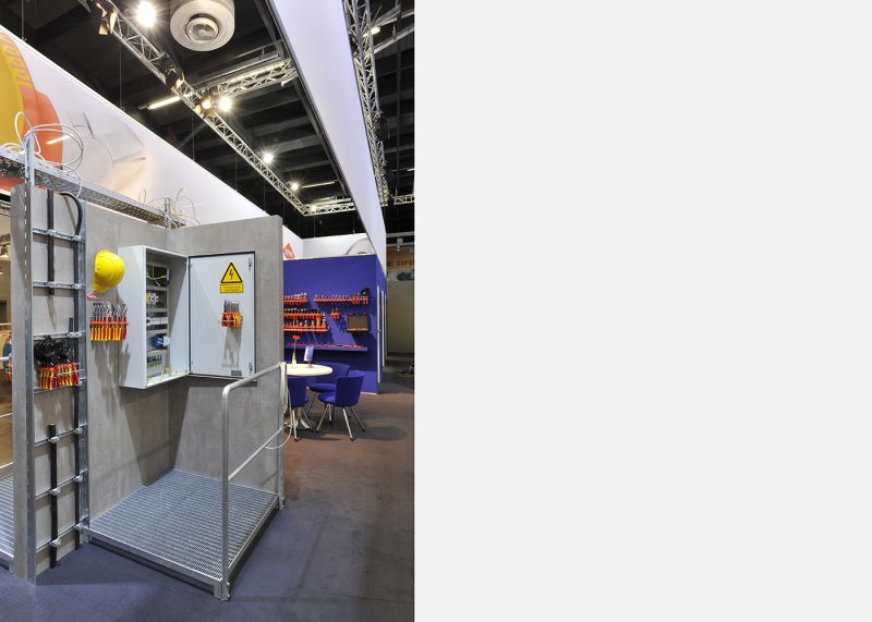 Stracke_Deco_Messe_Dekoration_Practical_World_Knipex_Messestand_Demo_VDE_Zangengriffe.jpg