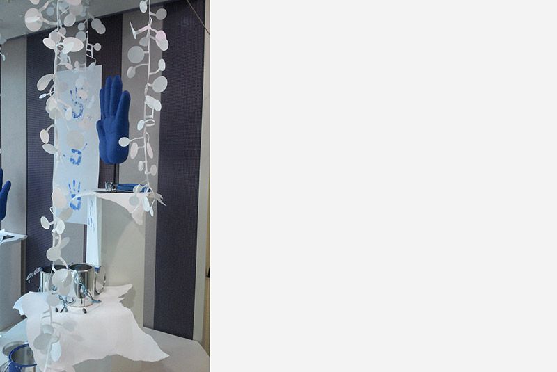 Stracke_Deco_Shop_Retail_Schaufensterdekoration_Optiker_Haende_02.jpg