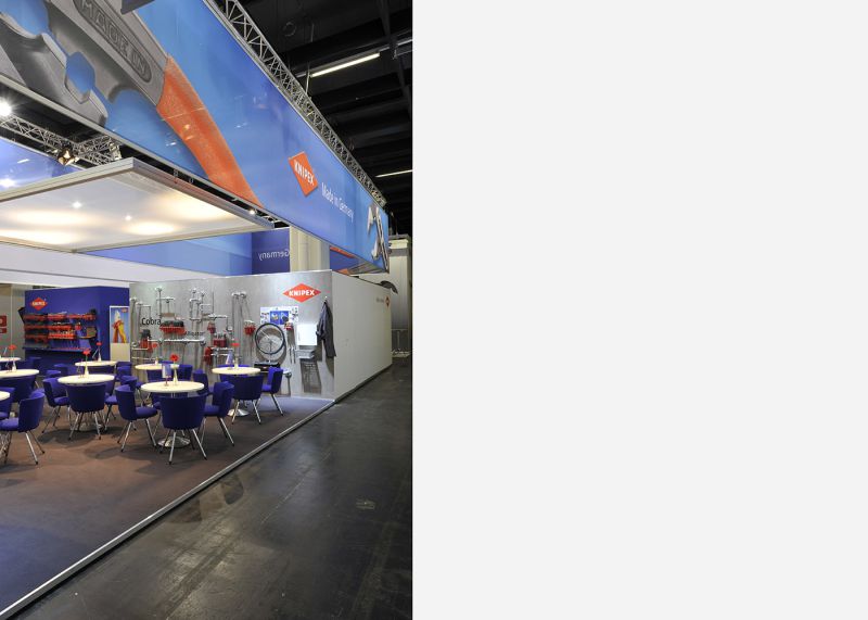 Stracke_Deco_Messe_Dekoration_Practical_World_Knipex_Messestand_Demowand_Zangen.JPG