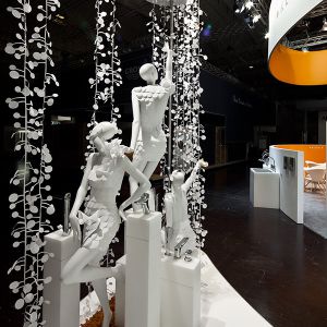 Stracke_Deco_Messe_Figurengruppe-Papierdekoration-Kludi-ISH-Essen-Messedekoration.jpg