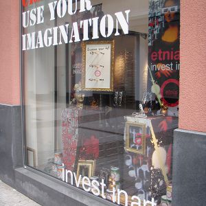 Stracke_Deco_Shop_Retail_Schaufensterdekoration_Optiker_ETNIA_06.jpg