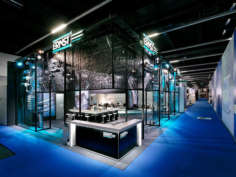 Stracke_Deco_Messe_Dekoration_Automechanica_ERNST_Automechanica_Messestand_01.jpg